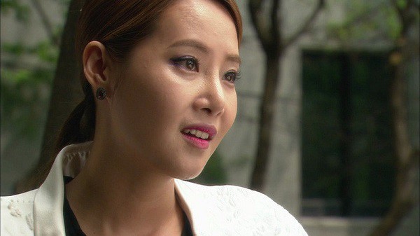 Thấy chồng đưa nhân tình vào nhà nghỉ, vợ nhờ lễ tân mang lên một vật này mà chồng cun cút quay về