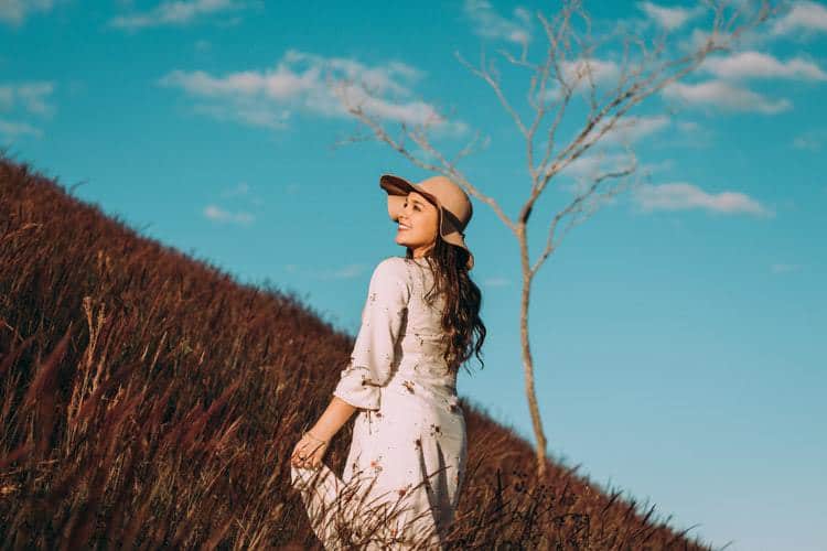 Con Gái, Sao Cứ Rơi Lệ Vì 1 Người Không Xứng Đáng Nhỉ!