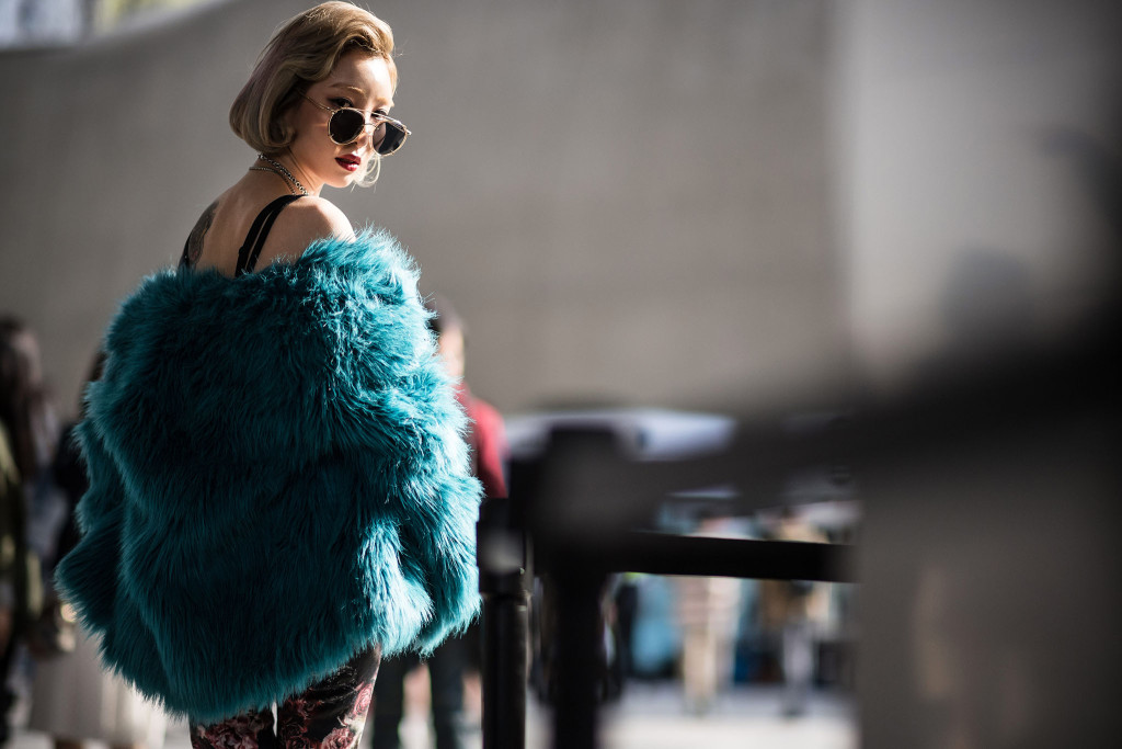 Sự Lên Ngôi Của Sắc Xanh Ngọc Lam Trong Mùa Đông Năm Nay!