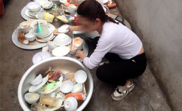 Đàn bà chúng mình lúc cần phải tiêu tiền thì ở nhà mẹ đẻ, lúc làm ra tiền lại hầu nhà chồng