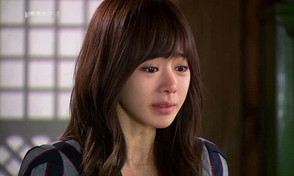 Đau đớn vì bị mẹ chồng vạch trần quá khứ đen tối đúng đêm tân hôn, lĩnh cú tát trời giáng từ chồng