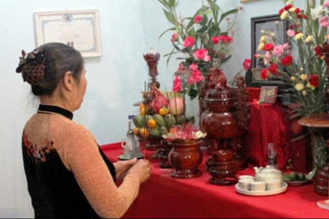 Sốc nặng với lý do ngày ngày mẹ chồng đều tụng kinh gõ mõ