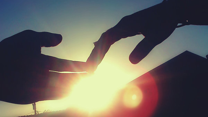 Đừng vội vã nắm tay ai đó chỉ vì đêm dài sợ cô đơn