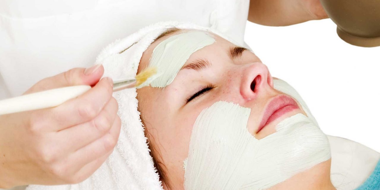 4 Mặt Nạ Từ Trái Cây Đánh Bật Da Ngăm Trong Tích Tắc!