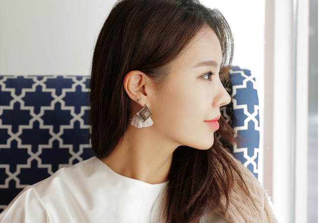 5 Kiểu khuyên tai "nhỏ nhưng có võ" giúp bạn xinh đẹp, nổi bật hơn trong dịp Tết đến Xuân về!
