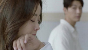 Choáng với cảnh chồng "sửa điện" giúp em hàng xóm ngây thơ