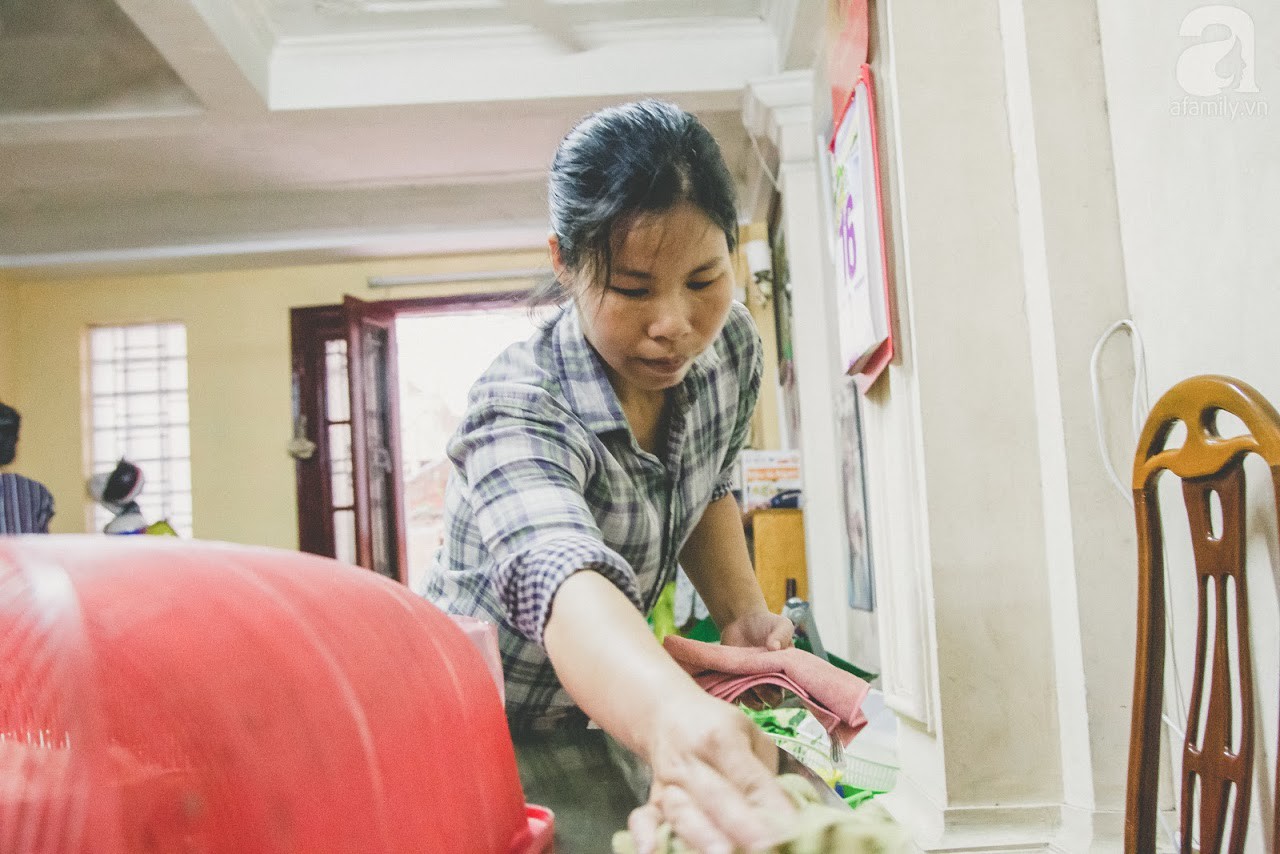 Ly hôn vợ xấu xí sau sinh để lấy nhân tình trẻ đẹp, 3 năm sau chồng chết trân khi thấy ảnh vợ trên báo