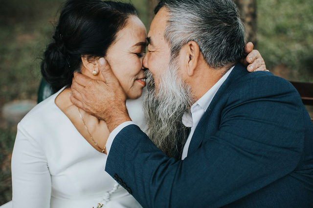 Khắc hạnh phúc lên bánh quẩy: Câu chuyện có nghe vạn lần vẫn cảm động