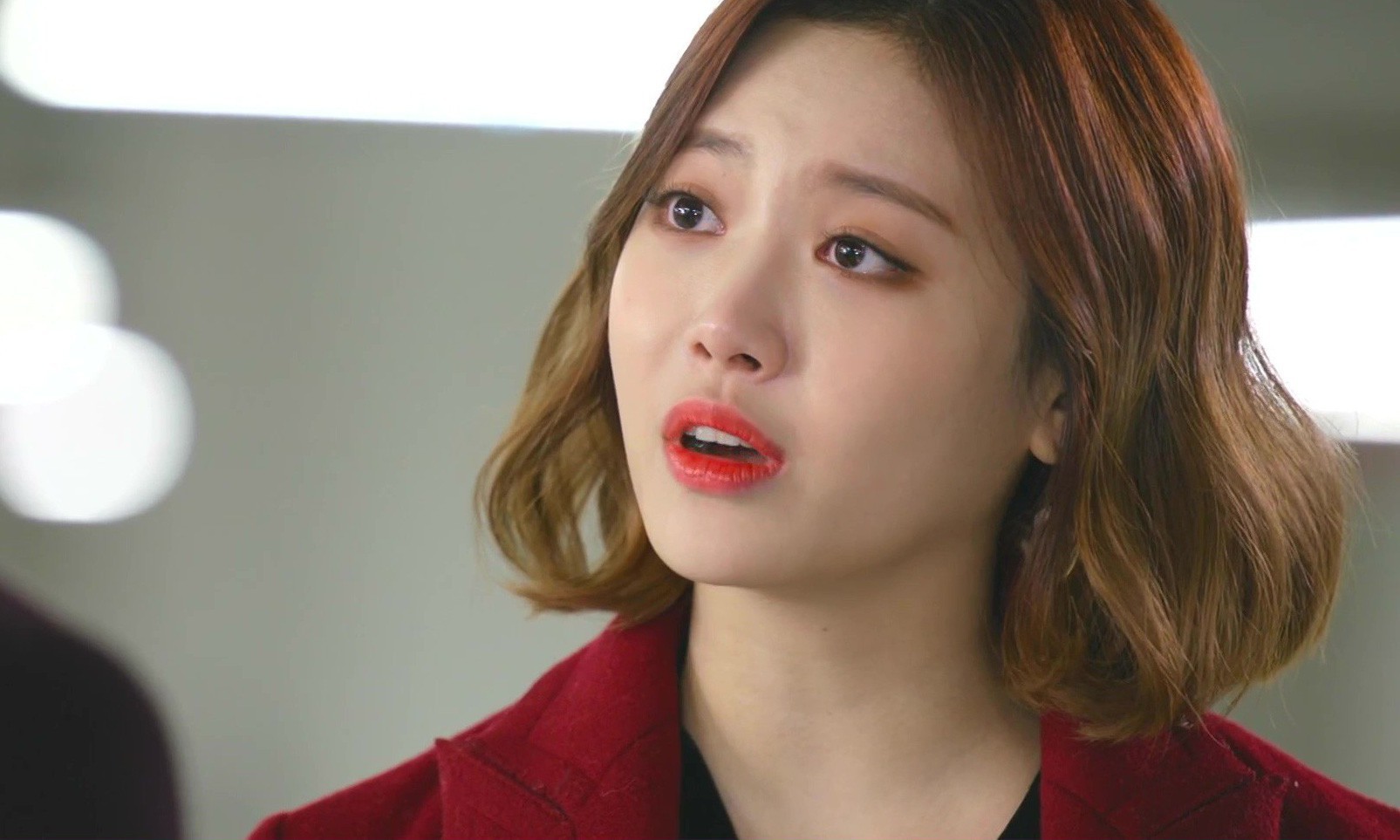 Không thể nào tin nổi vào mắt mình, chồng sắp cưới lên giường với cô gái trang điểm cho tôi