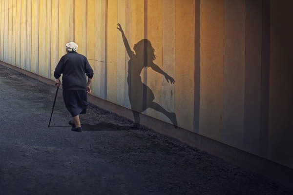 Một mai khi tuổi già, điều gì sẽ khiến chúng ta phải hối tiếc nhất