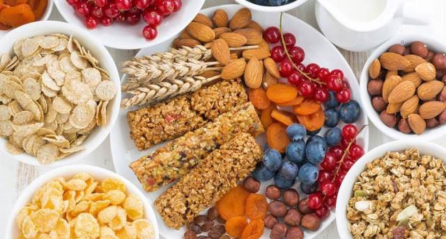 Lựa chọn mứt và bánh kẹo an toàn ngày Tết