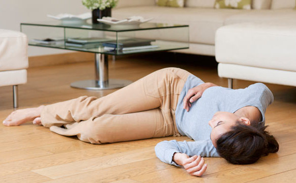 Con dâu ngất xỉu nhập viện khi biết lý do mẹ chồng "thưởng nóng" osin căn nhà