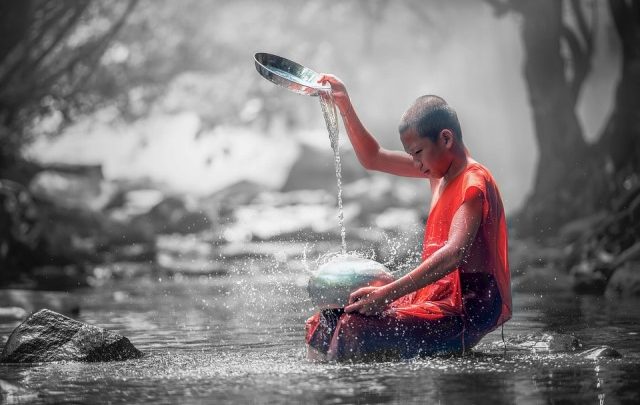 Vì sao ta không nên tức giận? Câu chuyện đáng suy ngẫm giữa cao tăng và vị phu nhân