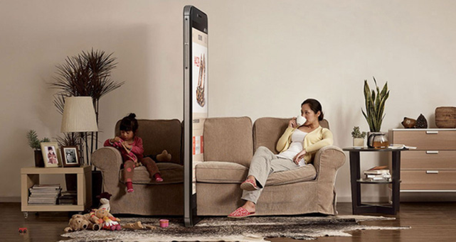 Nhìn cách người Do Thái dạy con giao tiếp, tự hỏi vì sao chúng ta cả ngày cắm mặt vào smartphone, ít nói chuyện