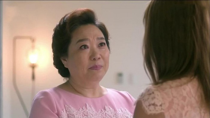 Hành động của mẹ chồng khi biết con trai ngoại tình khiến tôi khóc cạn nước mắt