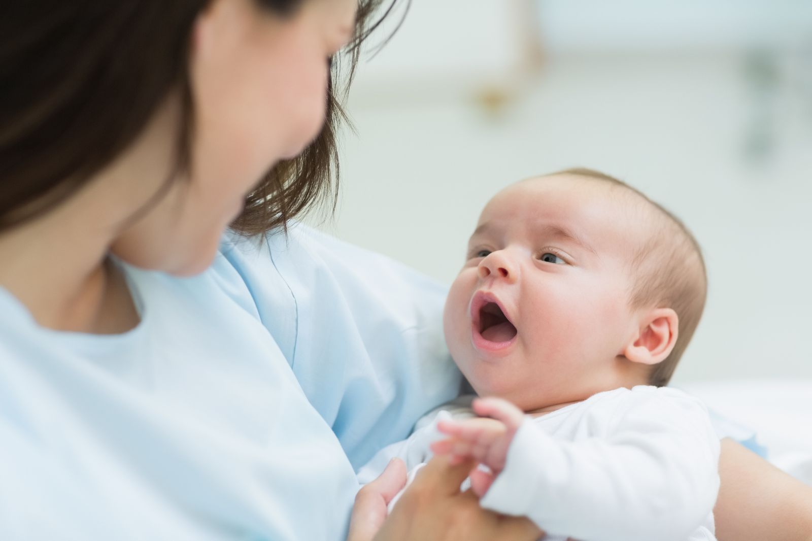 Phụ Nữ Sau Sinh Nên Có Chế Độ Sức Khỏe Như Thế Nào?