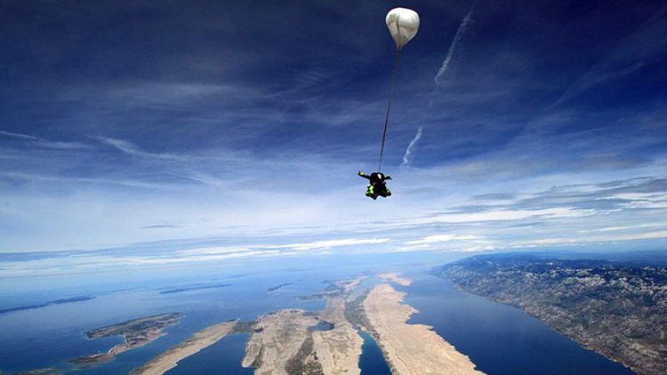 Đừng cất giấu giấc mơ kỹ quá, hãy để nó tỏa hào quang rực rỡ