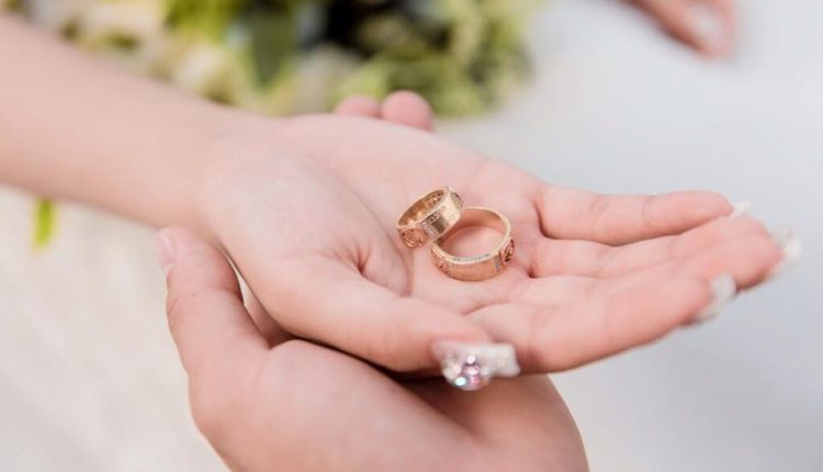 Cạn tiền cạn bạc chứ đừng cạn nghĩa vợ chồng