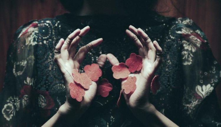 Riêng đàn bà, một khi đã cạn tình thì tức là hết thuốc chữa…