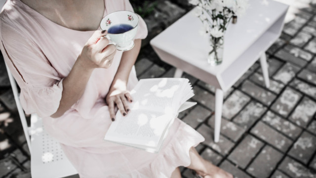 Phụ nữ nên học cách nắm được thì buông được, cầm lên được thì bỏ xuống được