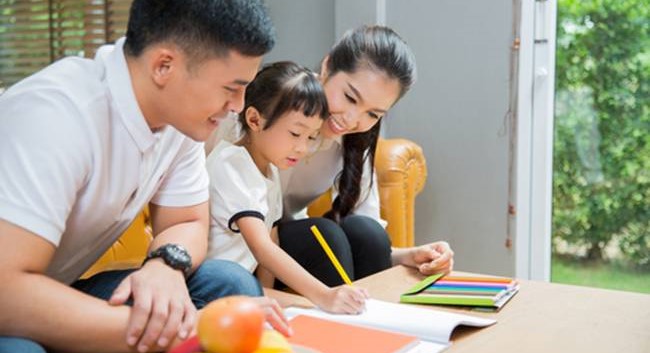 4 điều cha mẹ ít tiền nên cho con càng nhiều càng tốt