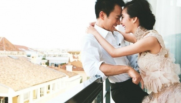 Đàn ông hơn thua nhau chính là ở nụ cười người đàn bà đi cùng