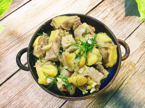 Cách làm gà rang lá chanh ăn một lần nhớ một đời