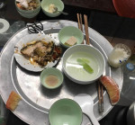 Cố làm thêm để có quà trung thu cho con, con dâu chán nản trước mâm cơm mẹ chồng để phần