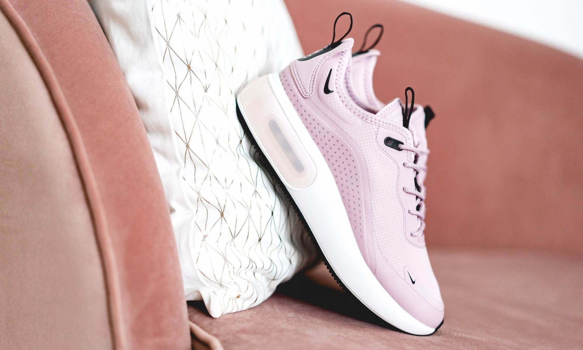 Nike Trình Làng Air Max Dia - Phiên Bản Dành Cho Phái Đẹp