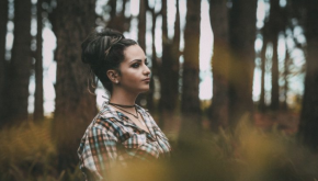 Trần gian ba nghìn việc, dửng dưng một nụ cười, đời người trăm ngàn mối nhưng đừng đánh mất điều này