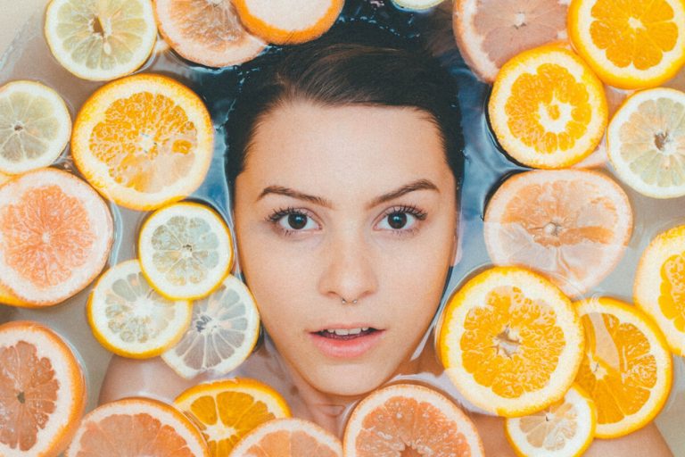 Theo đuổi trào lưu “Wellness, ranh giới trang điểm và dưỡng da đang được xóa nhòa?