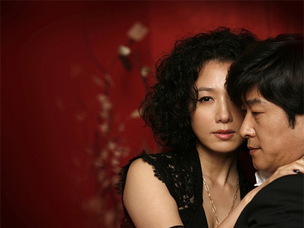 Gửi đàn ông ngoại tình: Đừng vì một người đàn bà ngoài đường mà đạp đổ hạnh phúc gia đình