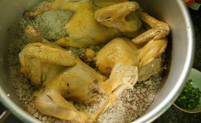 Mách Mẹ Cách Luộc Gà KHÔNG CẦN NƯỚC, Thịt Vàng Ươm, Không Bở, Thơm Ngon Ngọt Thịt