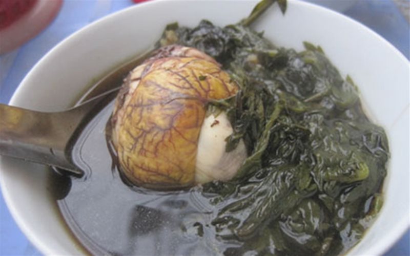 Cách làm trứng vịt lộn hầm ngải cứu giúp người gầy tăng cân nhanh chóng