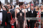 Tin Cannes: Ngọc Trinh diện váy "Nhân Trần" mặc như không mặc đánh bại toàn bộ mỹ nhân làm lố C-biz và hàng loạt ảnh chế cười té ghế ra đời