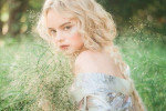 Ngắm nhìn những bộ váy như bước ra từ cổ tích của nàng công chúa Elle Fanning bộ phim Tiên Hắc Ám