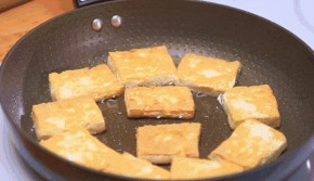 Cách chiên đậu phụ giòn ngon, không vỡ, không dính chảo