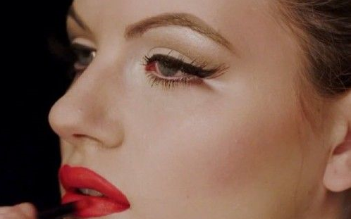 9 bước kẻ Eyeliner biến hóa phong cách Retro cho bạn