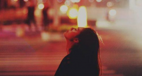 Em không yêu em, ai yêu em?