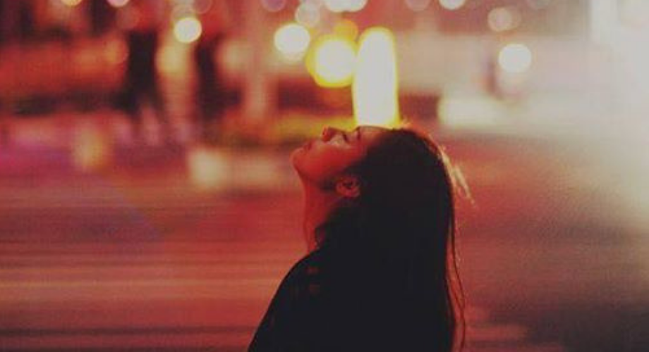 Em không yêu em, ai yêu em?