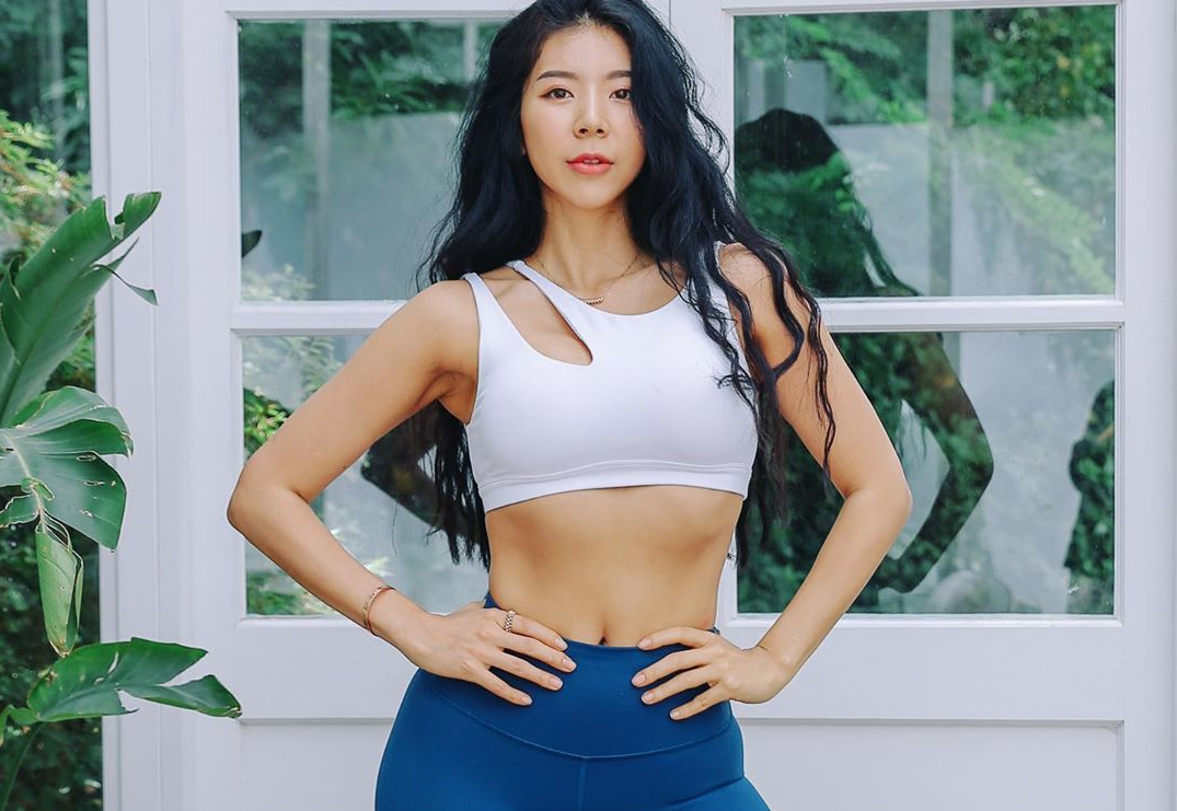 5 bài tập cho vòng eo con kiến săn chắc từ HLV Hàn Quốc JJeuneu