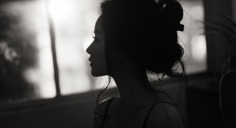 Sự bình thản của đàn bà luôn khiến đàn ông tổn thương nhất