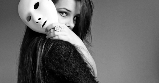 4 kiểu người "miệng Nam mô, bụng một bồ dao găm", tránh càng xa càng tốt