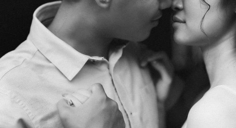 Đàn bà khôn sẽ chỉ cho đàn ông 2 sự lựa chọn