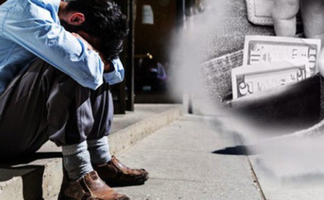 Giả nghèo khổ mượn tiền 9 người bạn thân, 7 người từ chối, 2 người còn lại nói rằng…