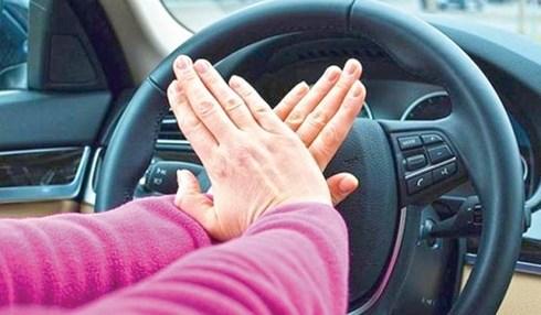 Cần dạy con kỹ năng thoát hiểm nào khi vô tình con bị bỏ quên trên xe?