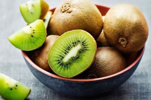 Có nên dùng Kiwi để chăm sóc da, điều trị mụn?