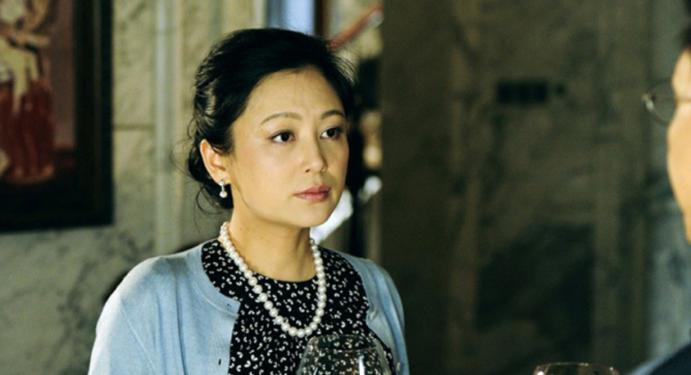 Đàn bà 40: Chẳng cần nhà quá rộng, chẳng cần chồng quá giàu, chỉ cần lòng bình yên là đủ