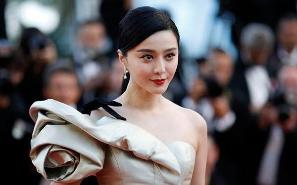 Chị em cần nhớ là phụ nữ đừng nên yêu bằng tai, hãy yêu bằng lý trí!