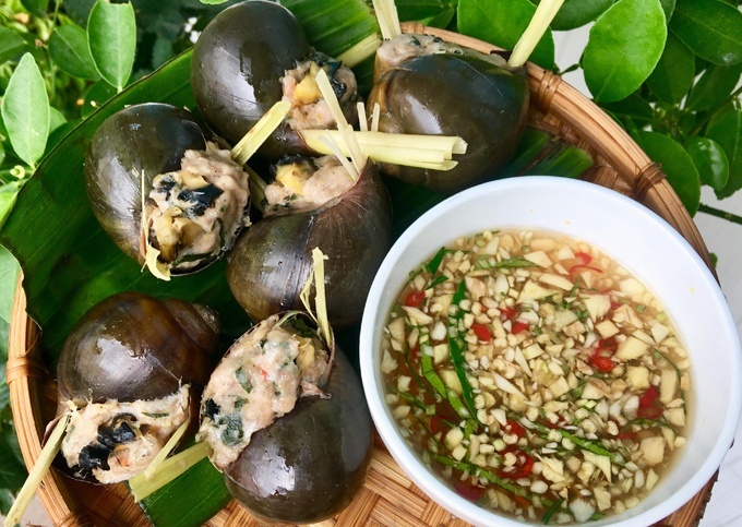 Rảnh rỗi làm ôc bươu nhồi thịt chấm mắm tỏi cực ngon đãi ông xã